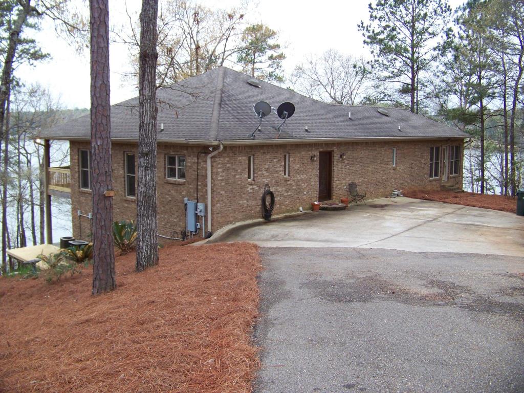 335 HIGH POINT Dr, Tallassee, AL 36078