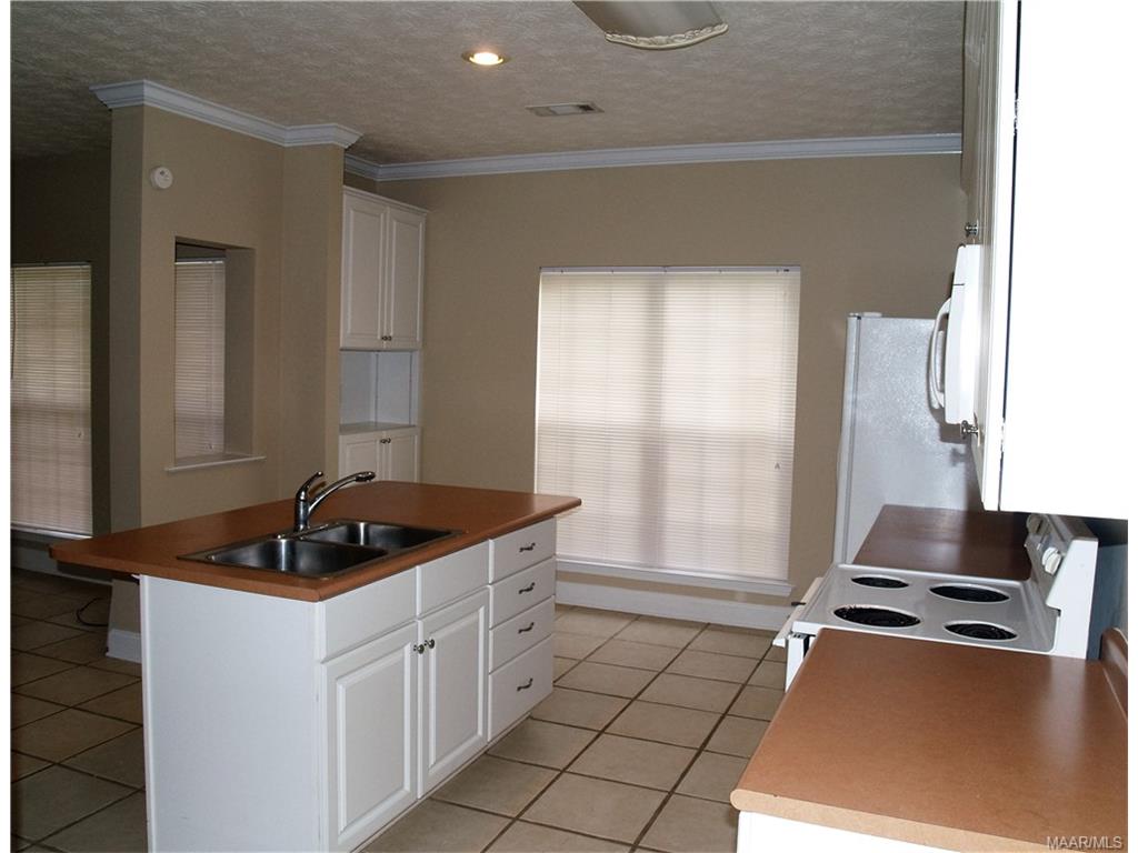 81 Oakleigh Dr. Drive, Wetumpka, AL 36092