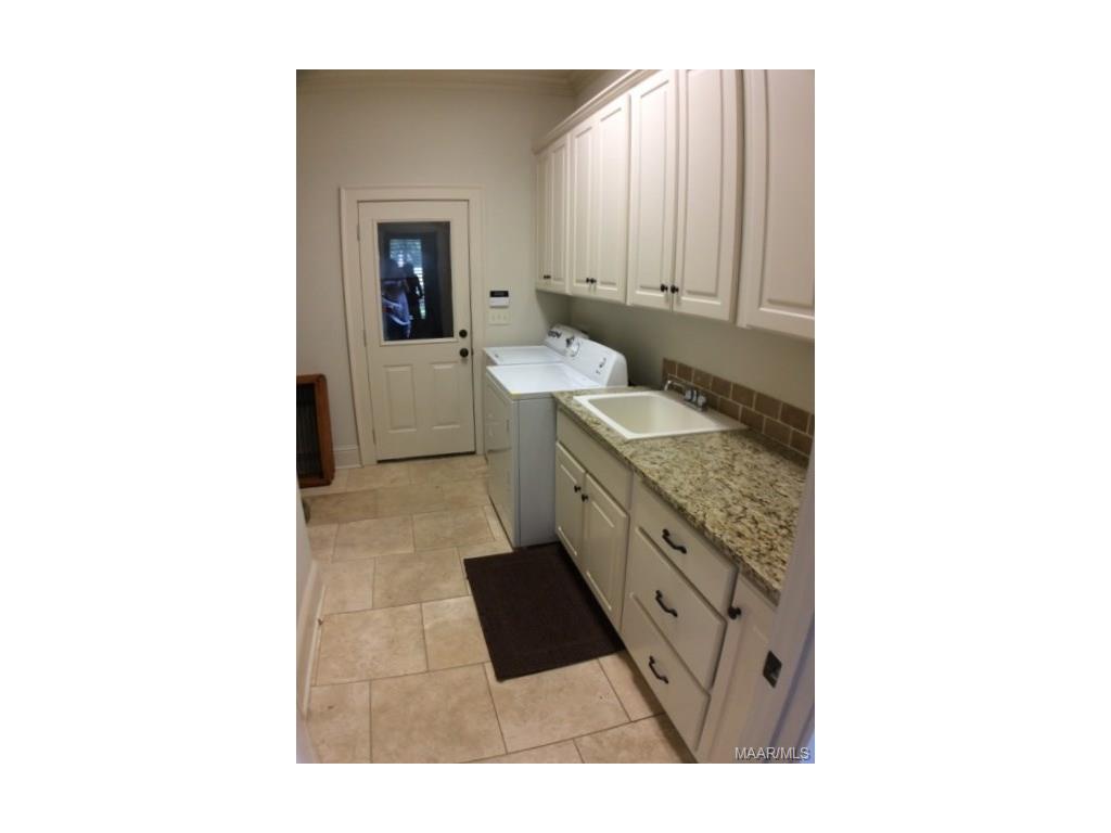 1524 OLD PARK Row, Montgomery, AL 36117