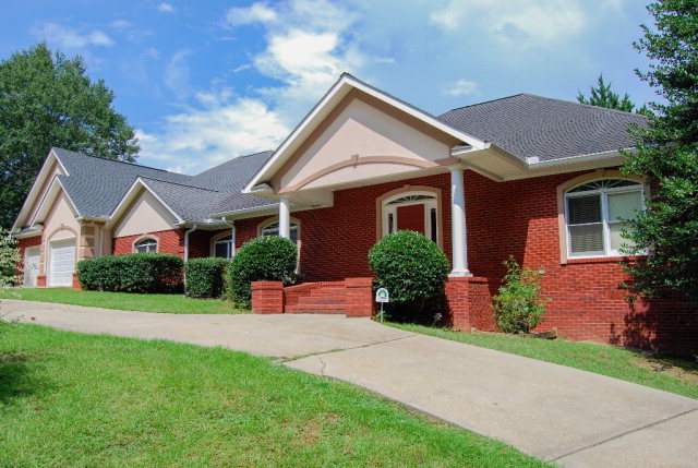 2147 Starling Rd, Dothan, AL 36303