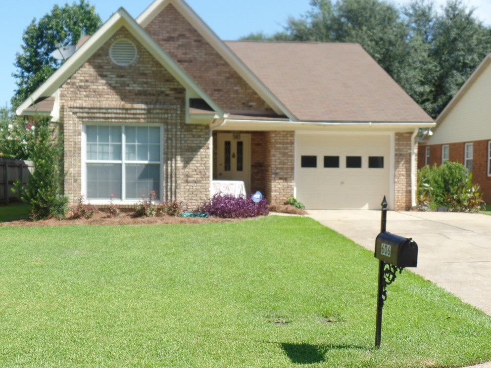 606 W. Roxbury, Dothan, AL 36305