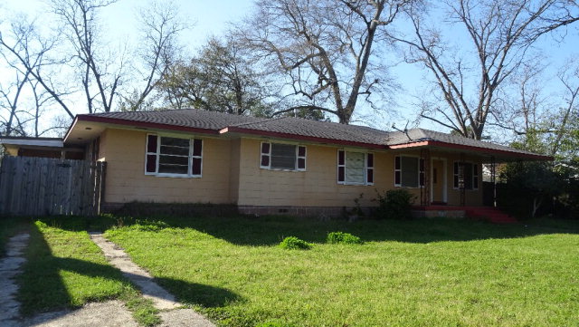 102 Myrtle, Headland, AL 36345