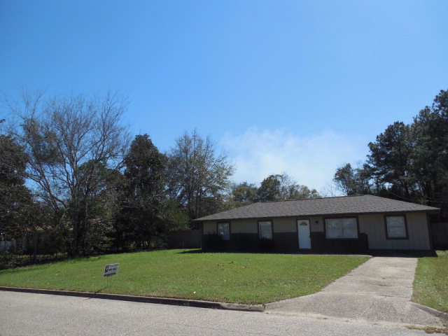 197 John D Seifert, Ozark, AL 36360