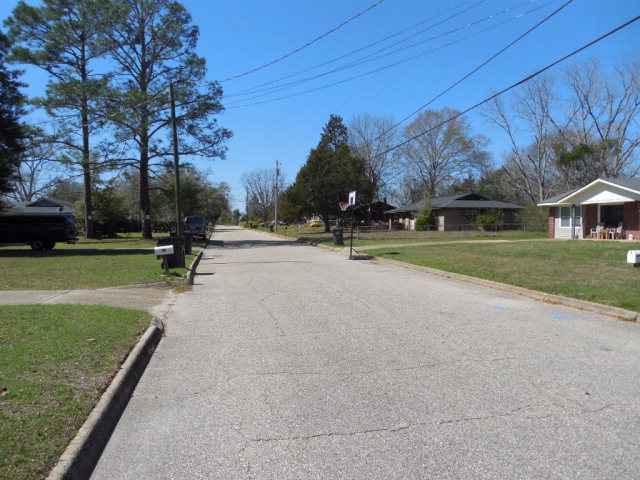 197 John D Seifert, Ozark, AL 36360