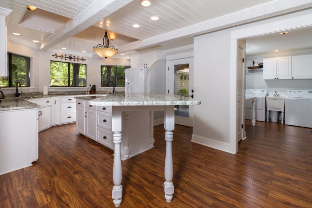 9516 Neumann Dr, Elberta, AL 36530