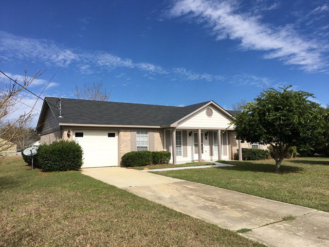 10221 Woodmere Dr, Fairhope, AL 36532