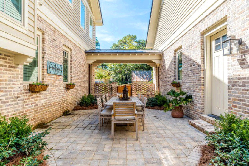 111 Magnolia Avenue, Fairhope, AL 36532
