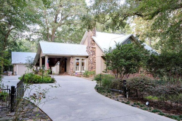 210 Pier Avenue, Fairhope, AL 36532