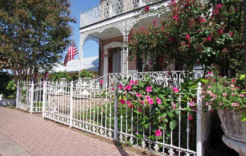 303 De La Mare Avenue, Fairhope, AL 36532