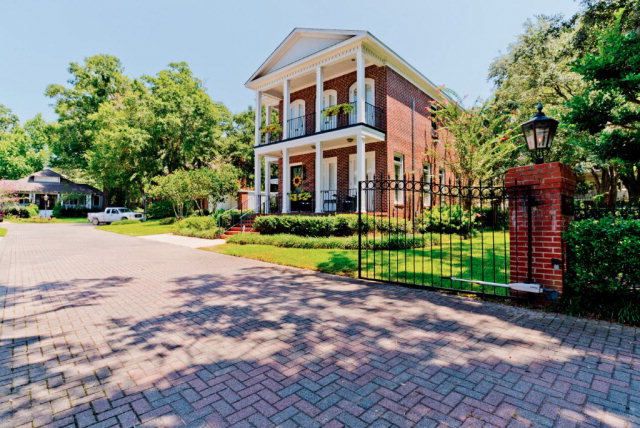 2 Moss Oak Court, Fairhope, AL 36532