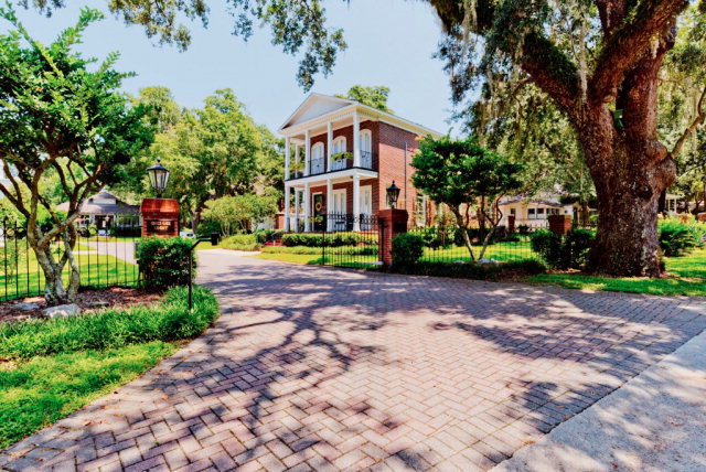 2 Moss Oak Court, Fairhope, AL 36532