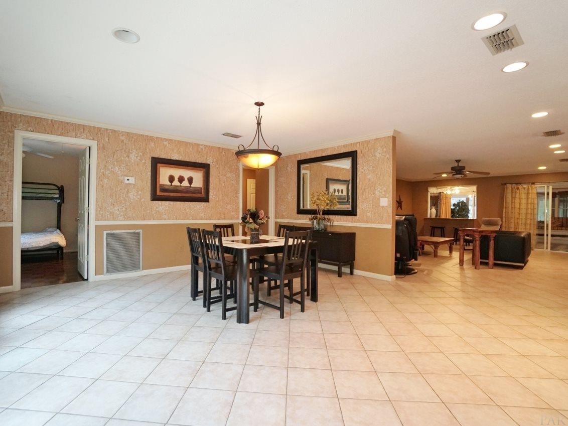 18138 FORT MORGAN RD, Gulf Shores, AL 36542