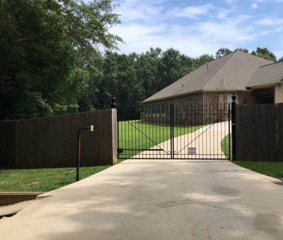 22300 Pearson St, Robertsdale, AL 36567