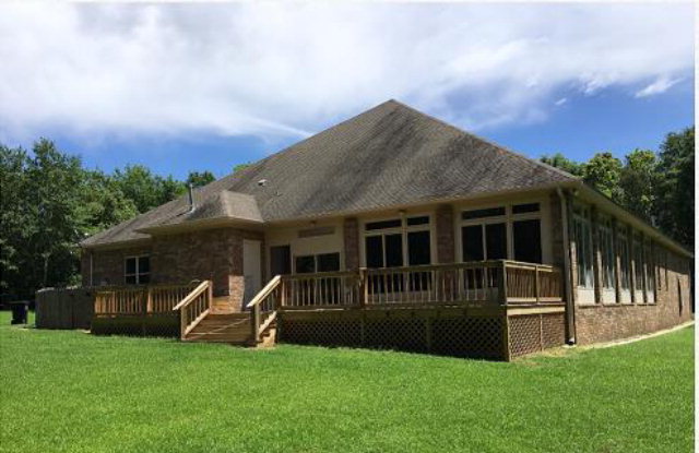 22300 Pearson St, Robertsdale, AL 36567