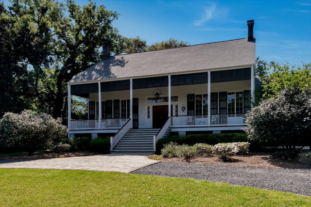 111 Myrtlewood Ln, Mobile, AL 36608
