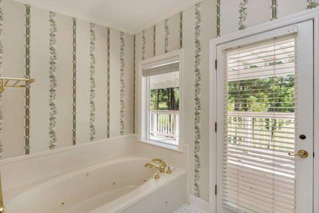 4304 Lakewood Court, Mobile, AL 36608