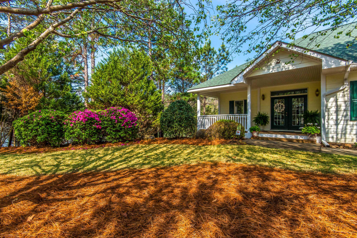 160 Hawks Pt, Dadeville, AL 36853