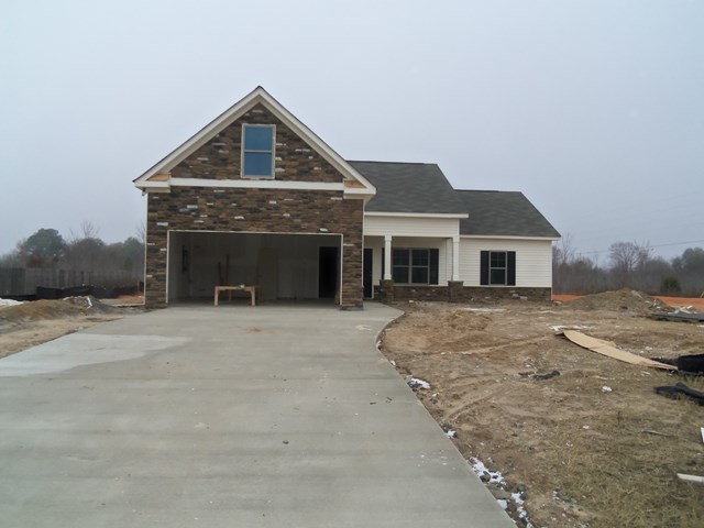 16 Churchill Dr, Fort Mitchell, AL 36856