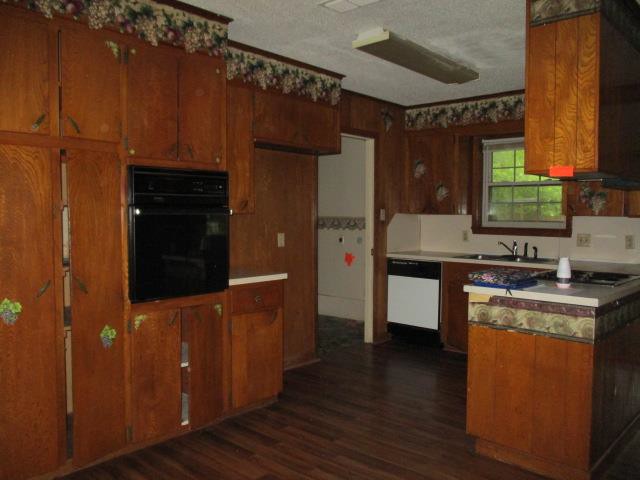 214 W Spring StMineral Springs, AR, 71851Howard County