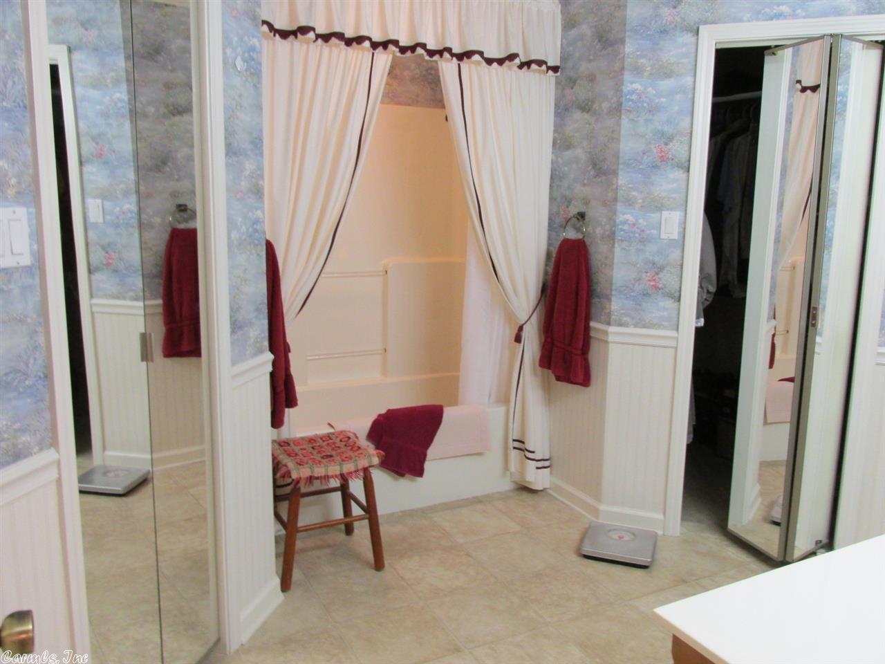 4 Lerida Lane, Hot Springs Village, AR 71909