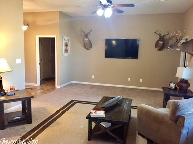 1132 Meadows Dr, Benton, AR 72019