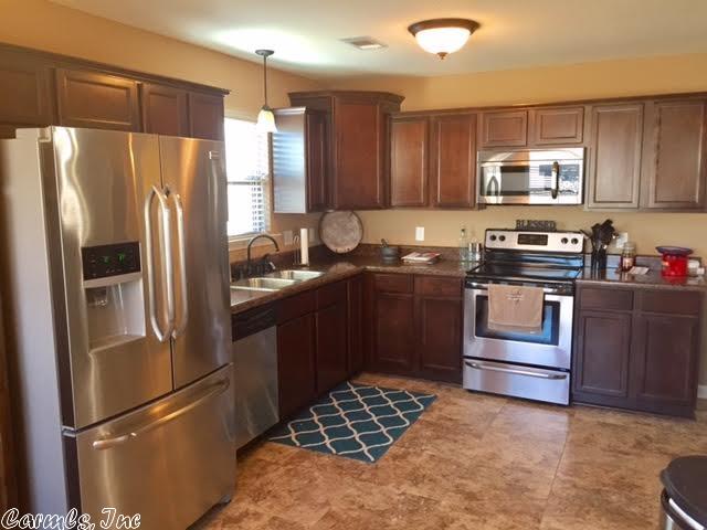 1132 Meadows Dr, Benton, AR 72019