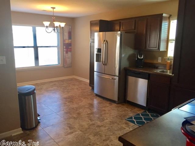 1132 Meadows Dr, Benton, AR 72019