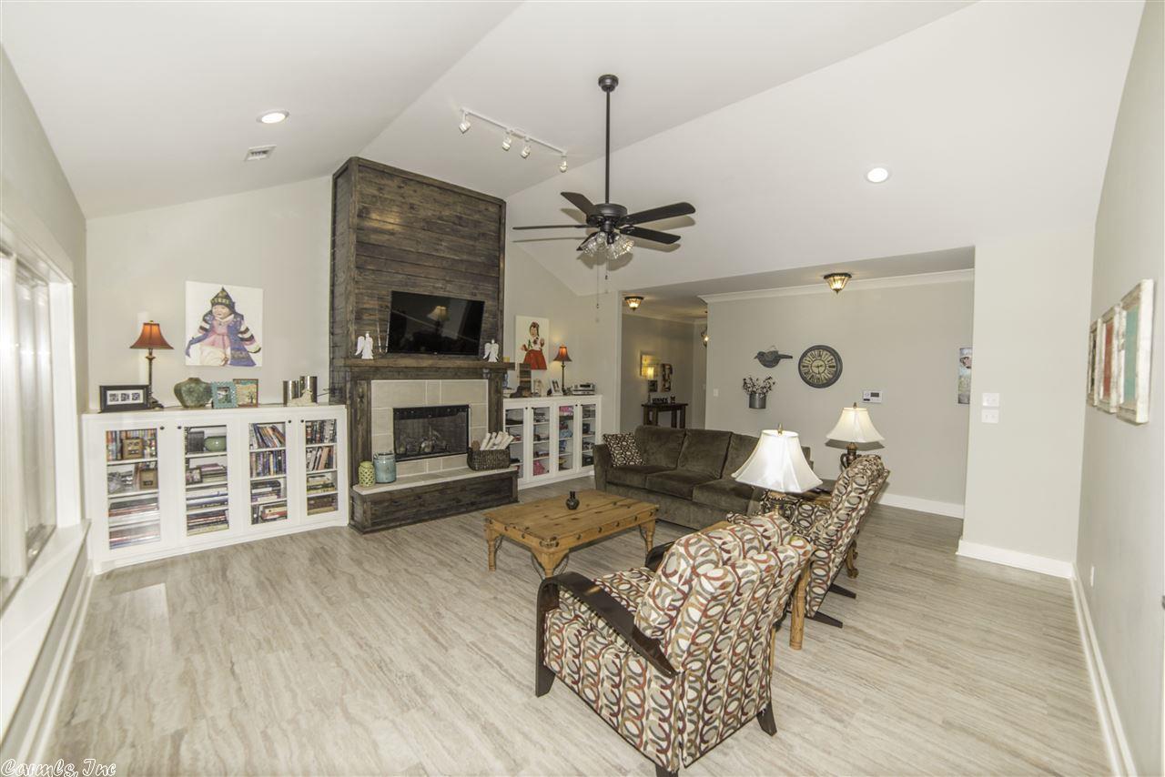 9053 NAPLES Cove, Benton, AR 72019