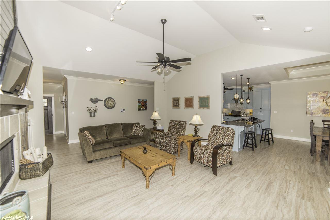 9053 NAPLES Cove, Benton, AR 72019