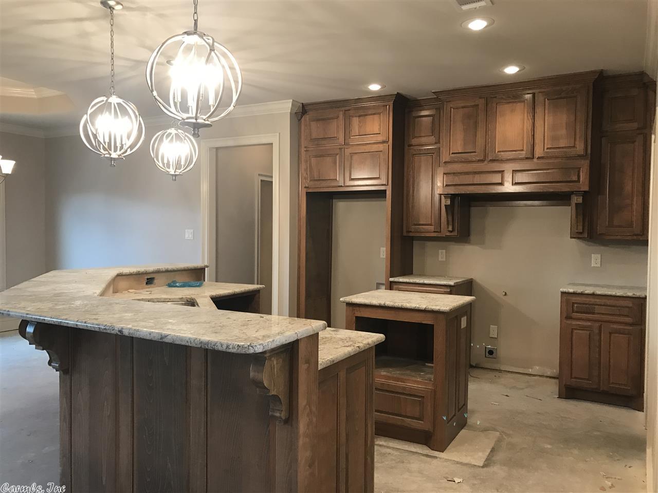 7041 WESTSHORE Avenue, Benton, AR 72019