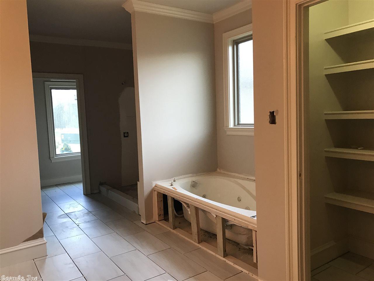 7041 WESTSHORE Avenue, Benton, AR 72019