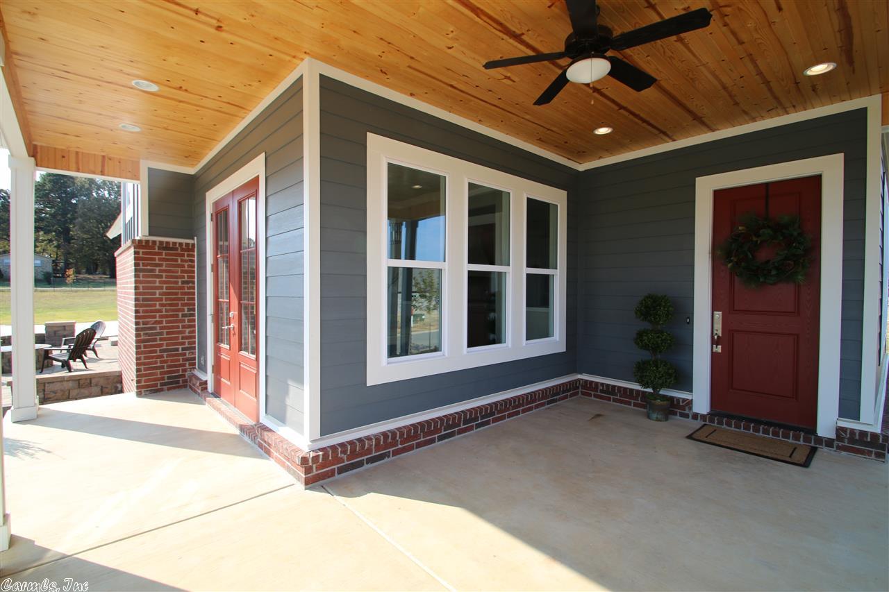 1065 Essex Drive, Benton, AR 72019