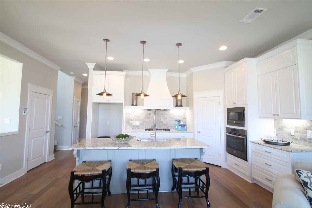 1065 Essex Drive, Benton, AR 72019