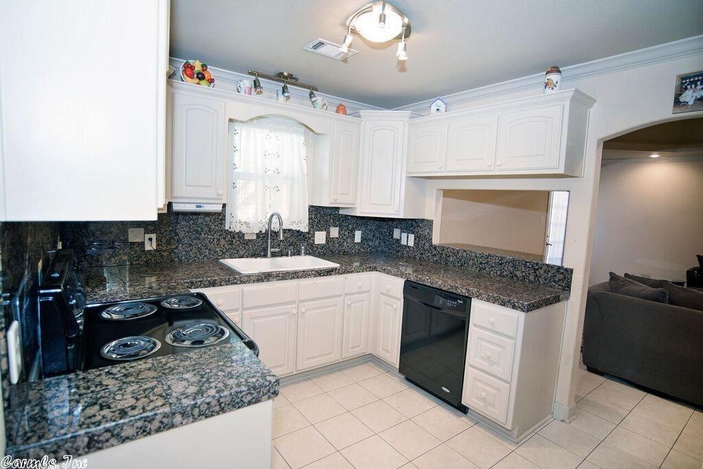 1408 Donaghey, Conway, AR 72032