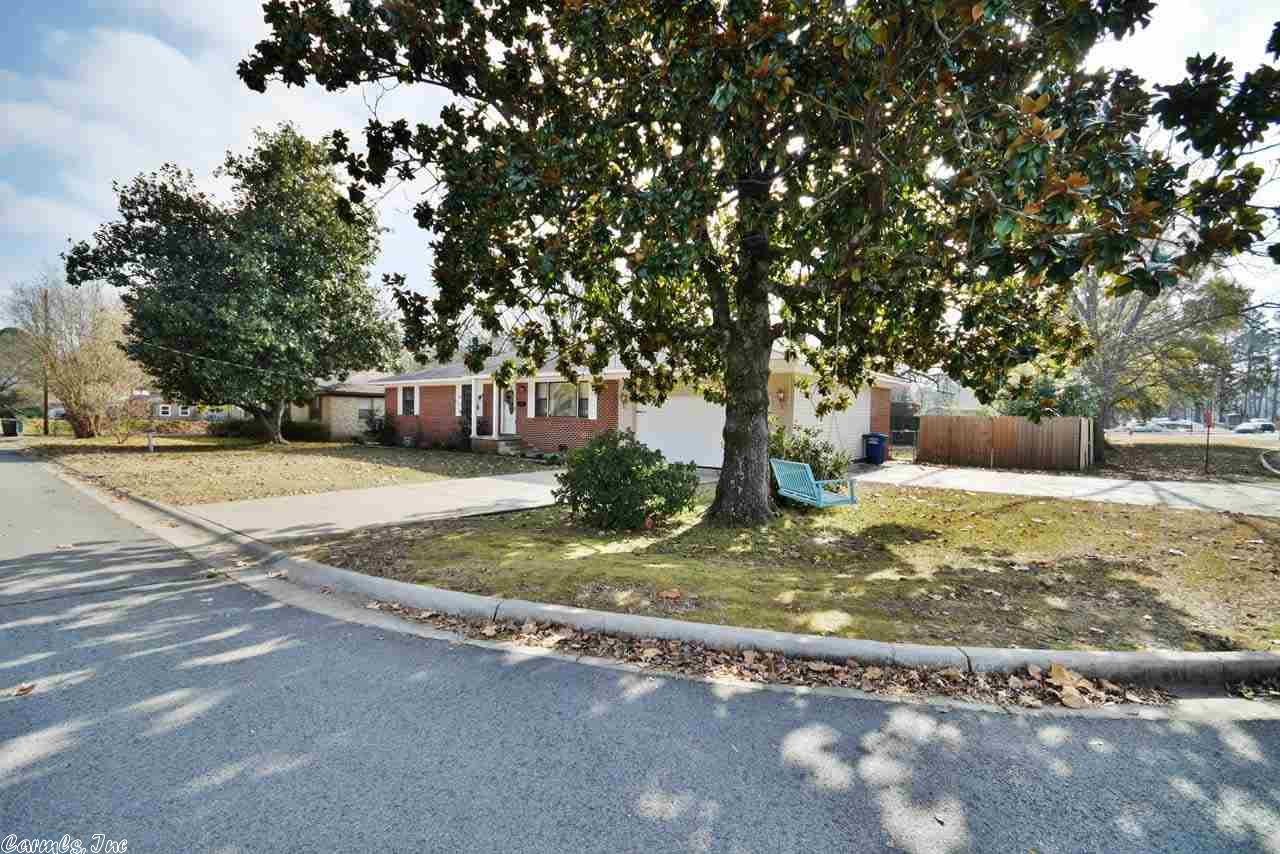 2159 Hickory Street, Conway, AR 72034