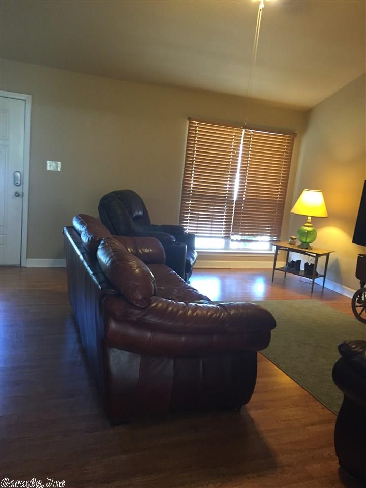 18 N Valley Drive, Jacksonville, AR 72076