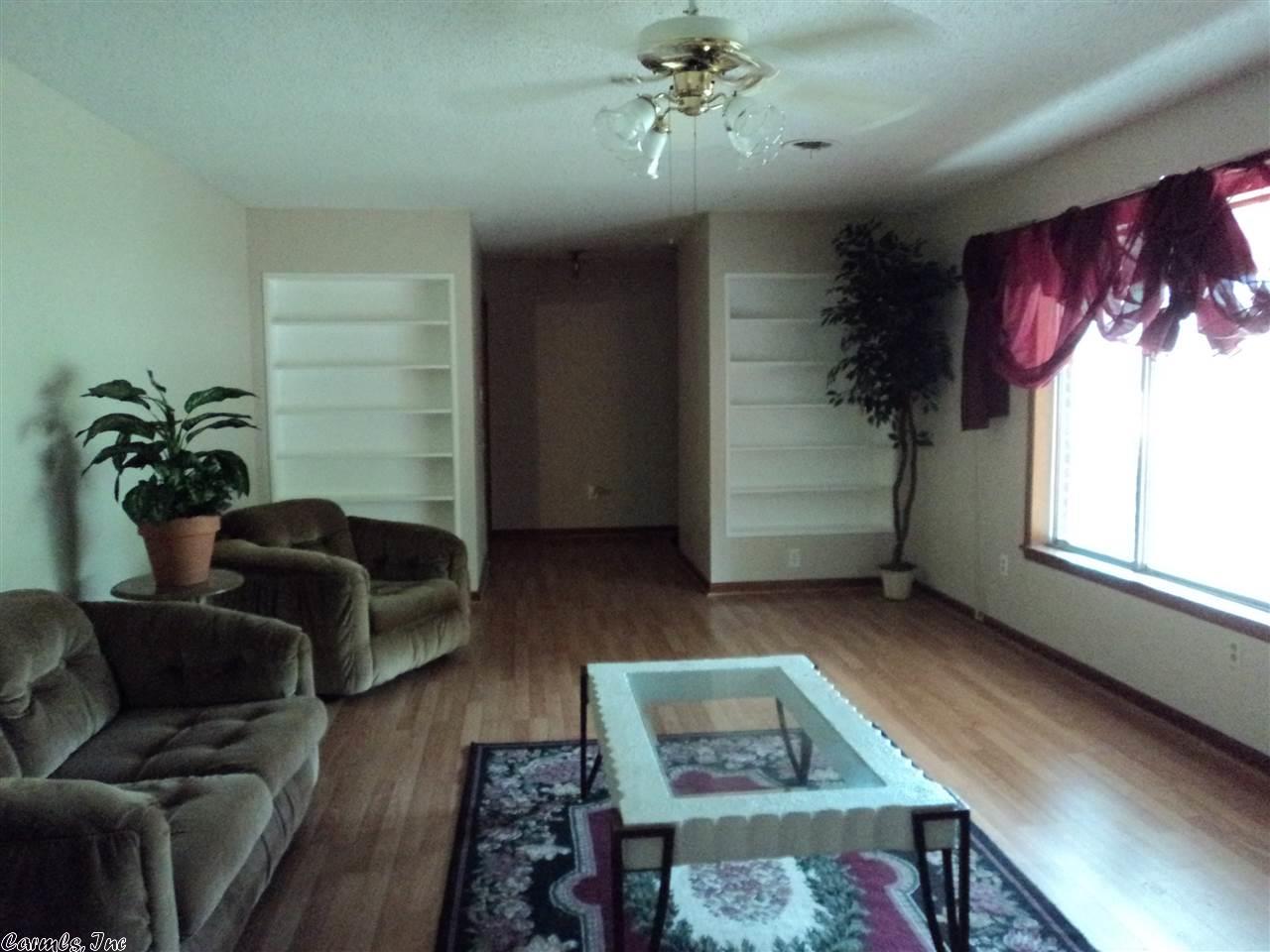 210 W 6th Street, Lonoke, AR 72086