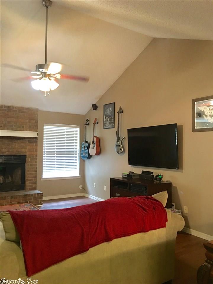 13 Christy Lane, Maumelle, AR 72113