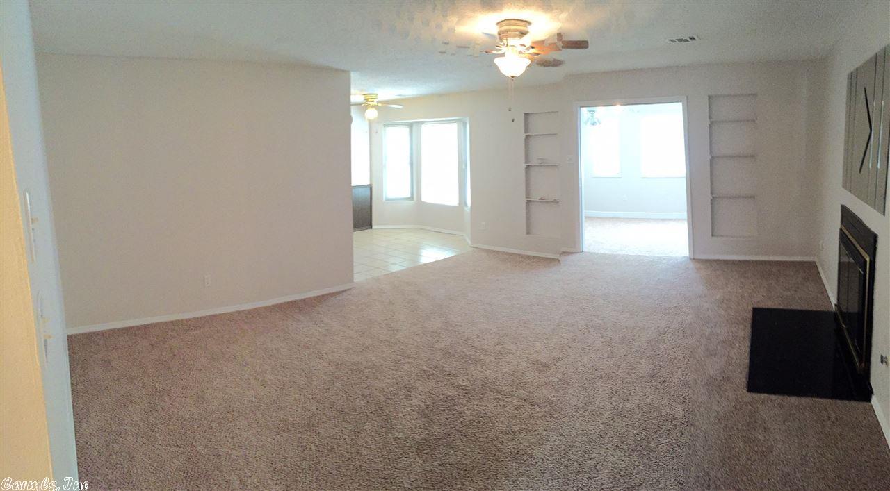 39 Oak Forest Drive, Maumelle, AR 72113