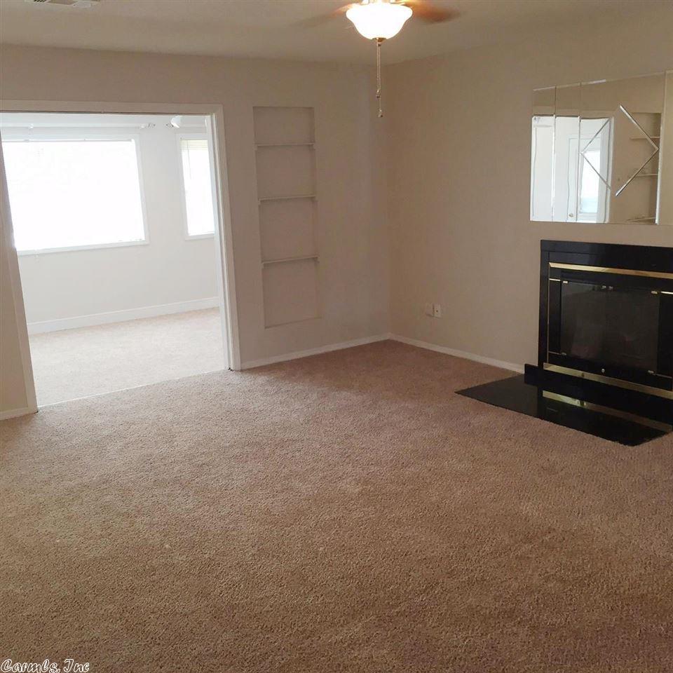 39 Oak Forest Drive, Maumelle, AR 72113
