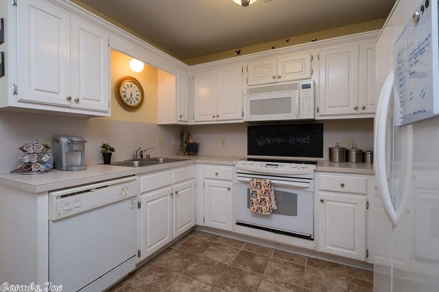 15 Green Oaks Cove, Maumelle, AR 72113
