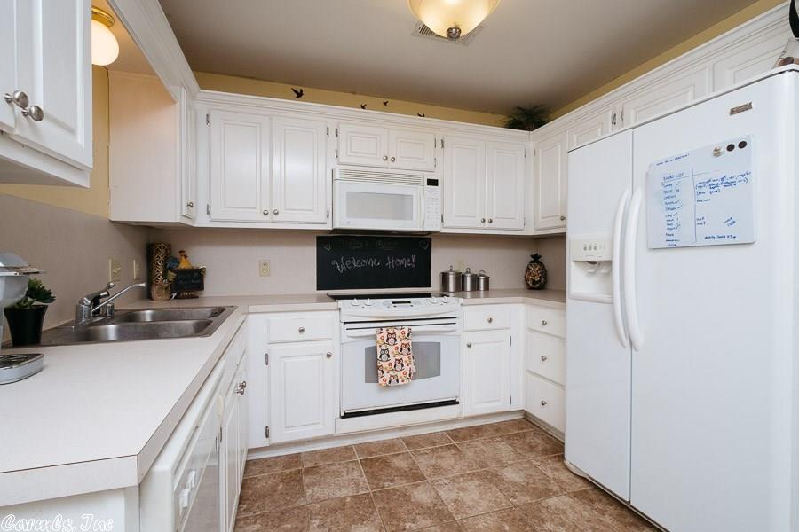 15 Green Oaks Cove, Maumelle, AR 72113