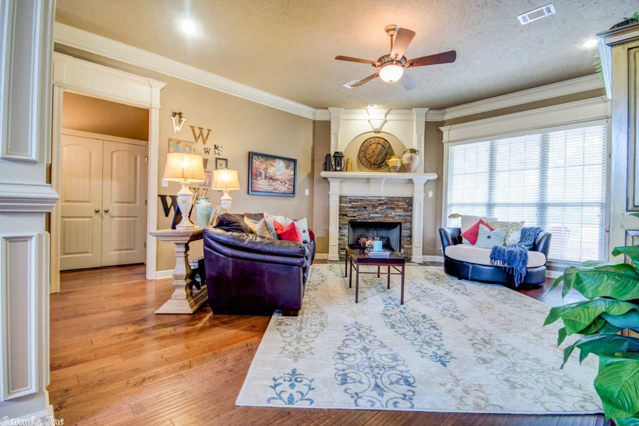 281 Lake Valley Drive, Maumelle, AR 72113