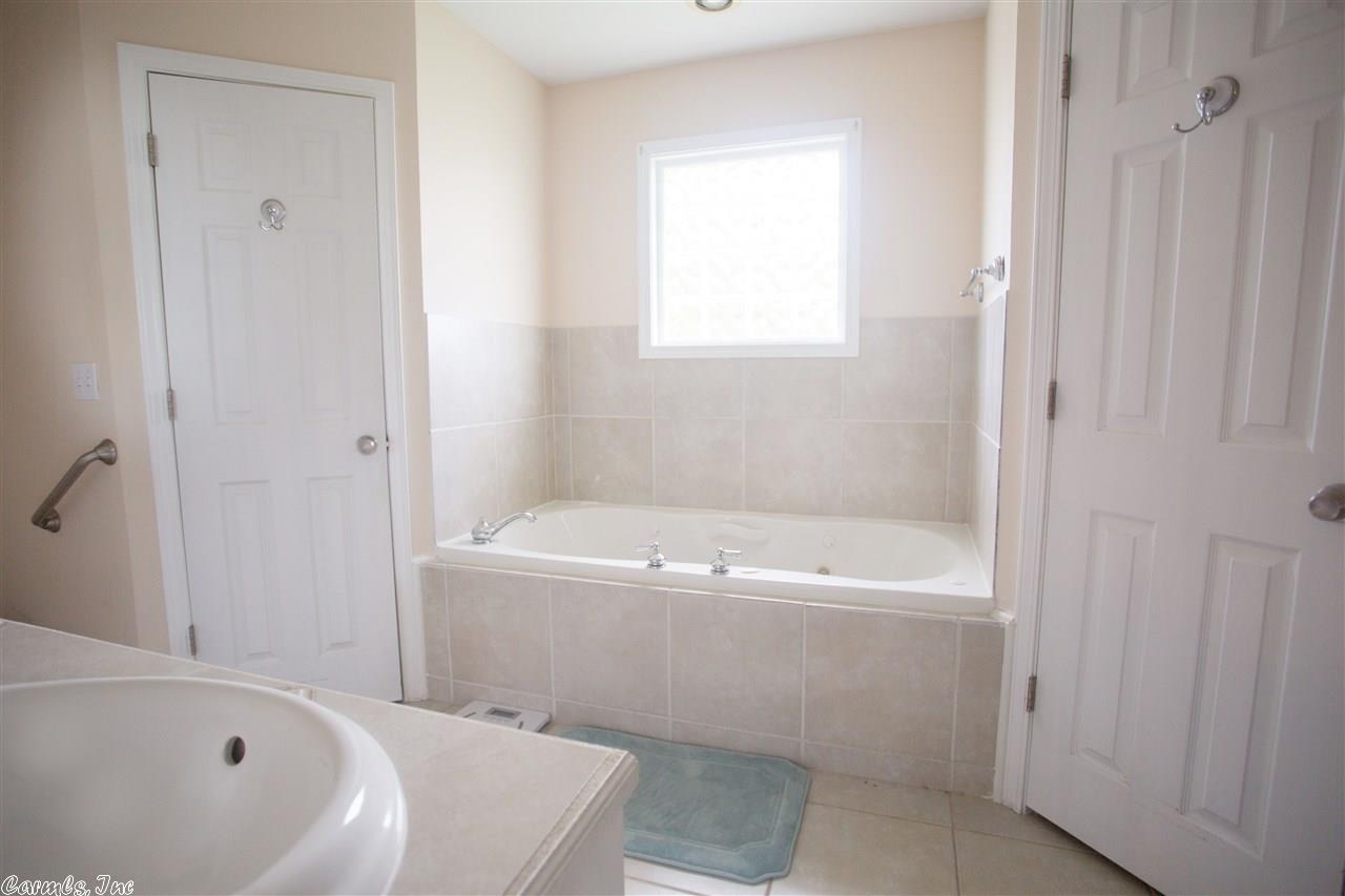 2 Weatherton Drive, Vilonia, AR 72173