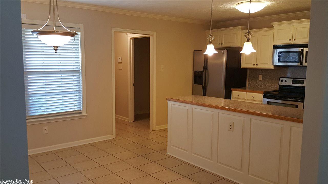 28 Lakeside Dr, Ward, AR 72176