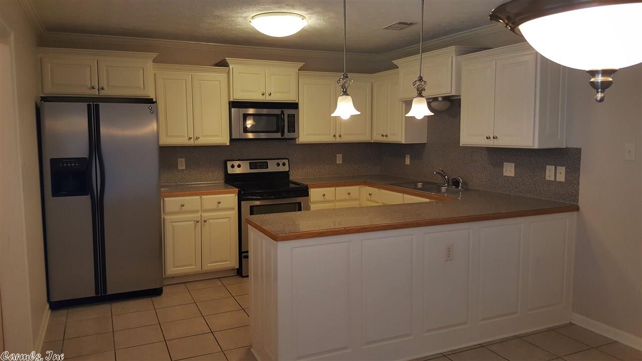 28 Lakeside Dr, Ward, AR 72176