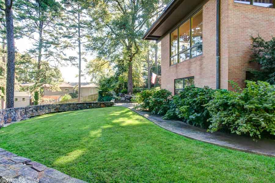 9 Longfellow Pl, Little Rock, AR 72207
