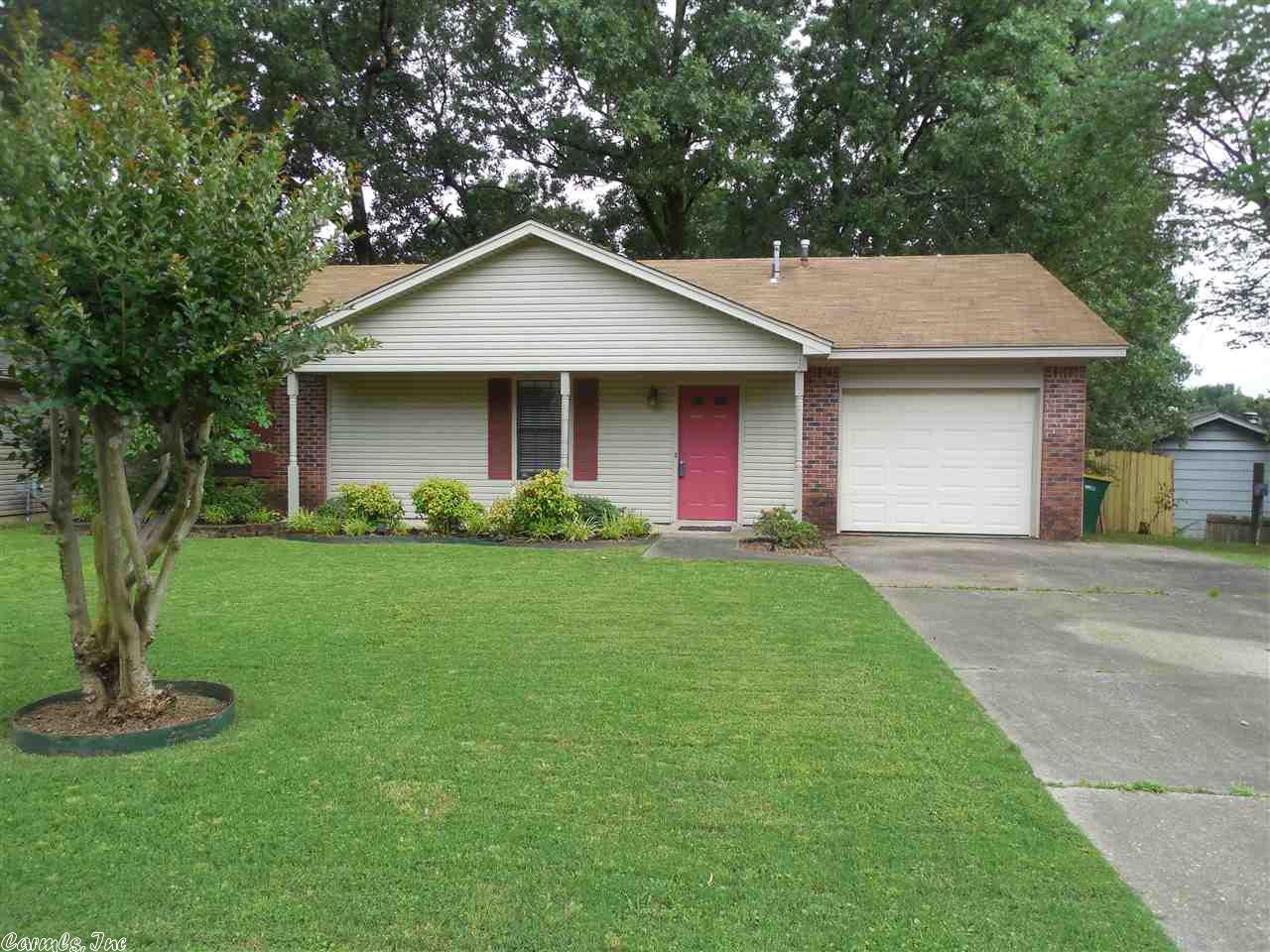 46 Point West Circle, Little Rock, AR 72211
