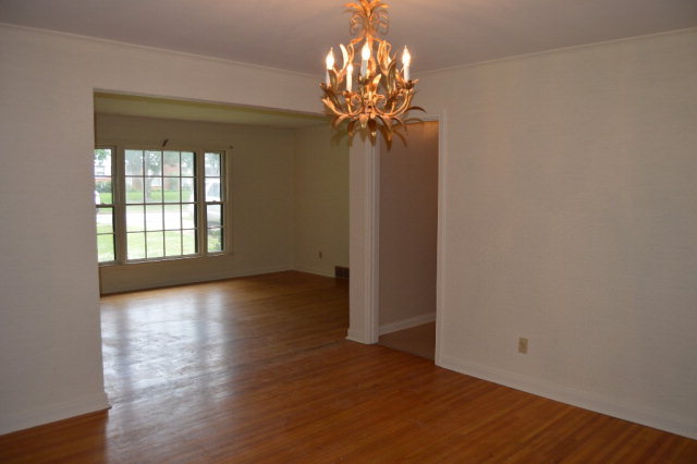 616 S ROSELAWN, West Memphis, AR 72301