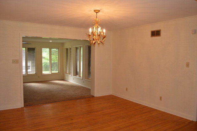 616 S ROSELAWN, West Memphis, AR 72301